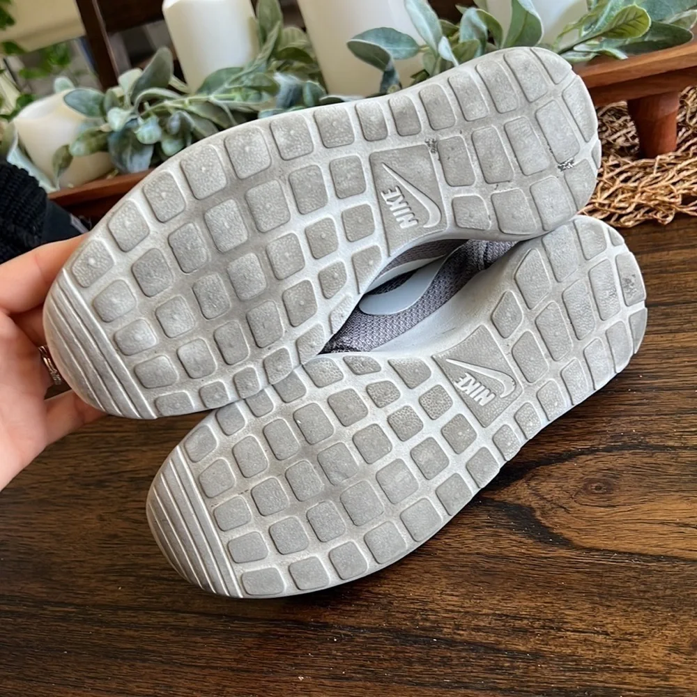Nike air roshe one women’s running shoes Sz 8.5